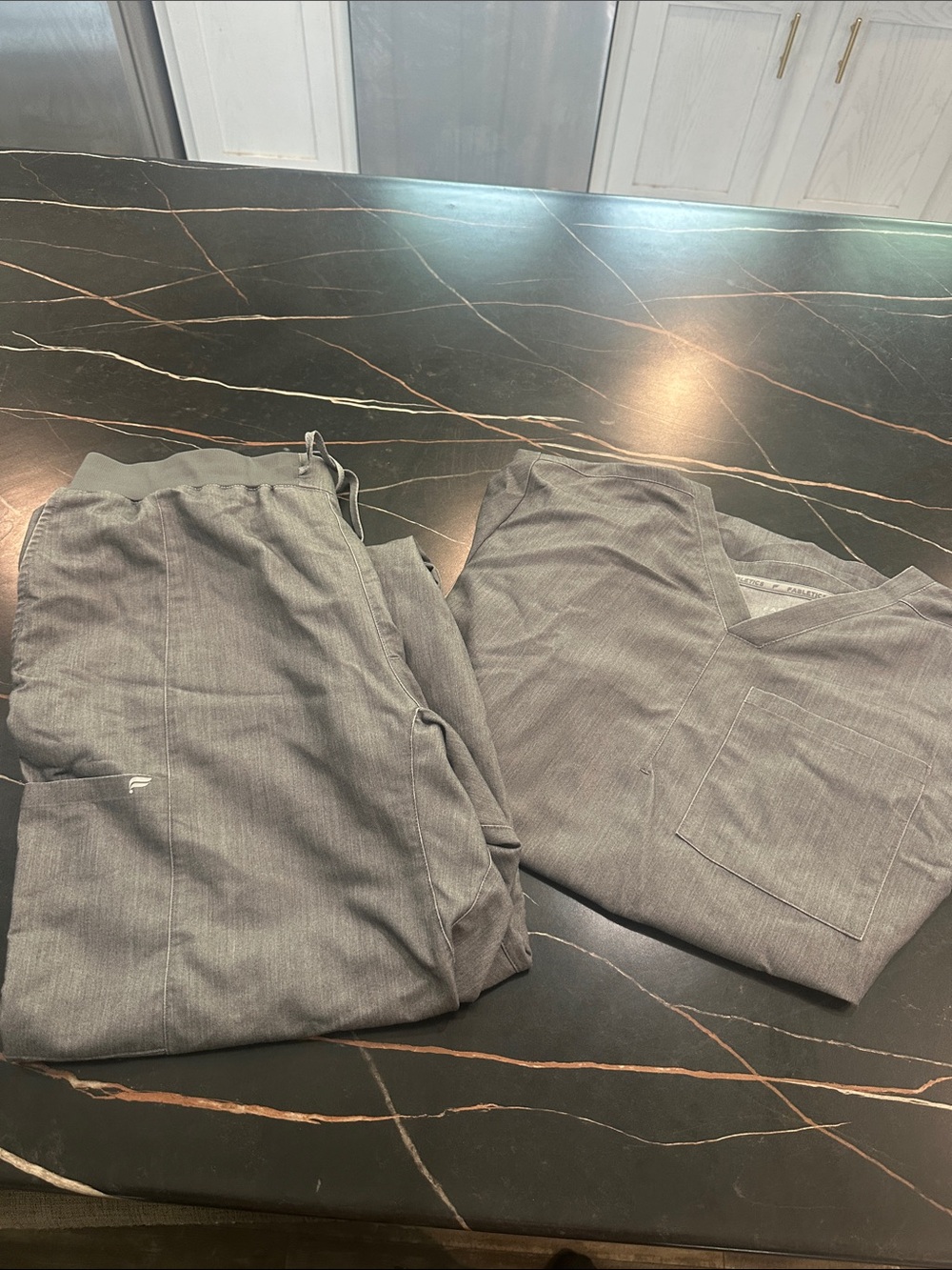 Men’s FABLETICS XXL scrub set